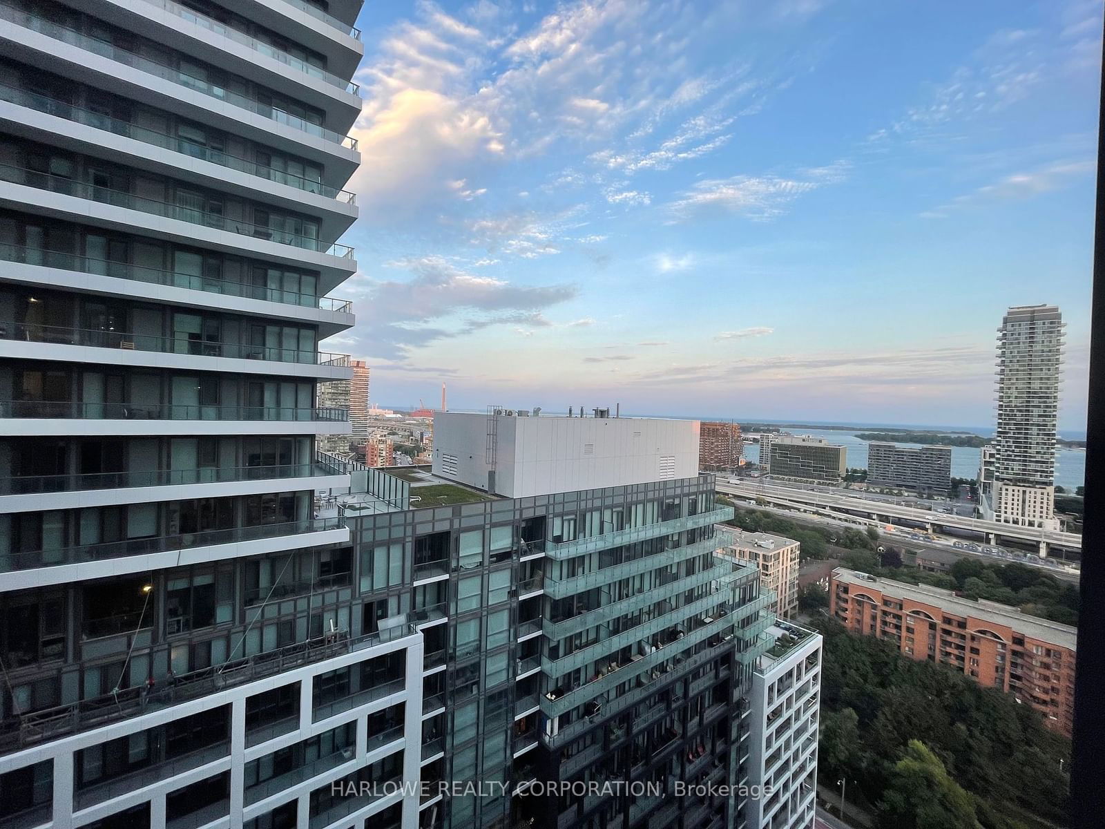 135 Lower Sherbourne St, unit 2225 W for rent