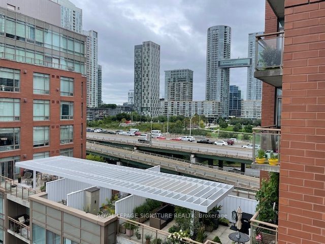 500 Queens Quay W, unit 807E for rent