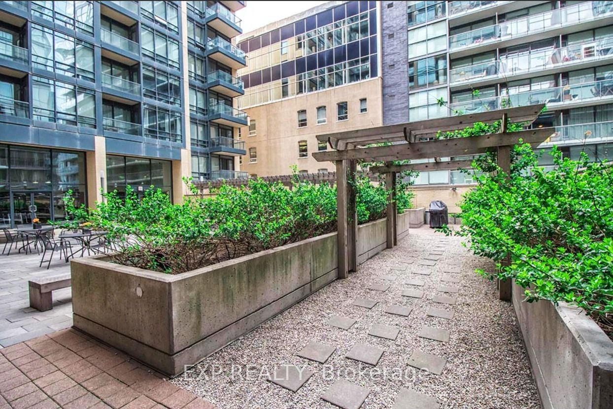 438 King St W, unit 1706 for rent - image #23