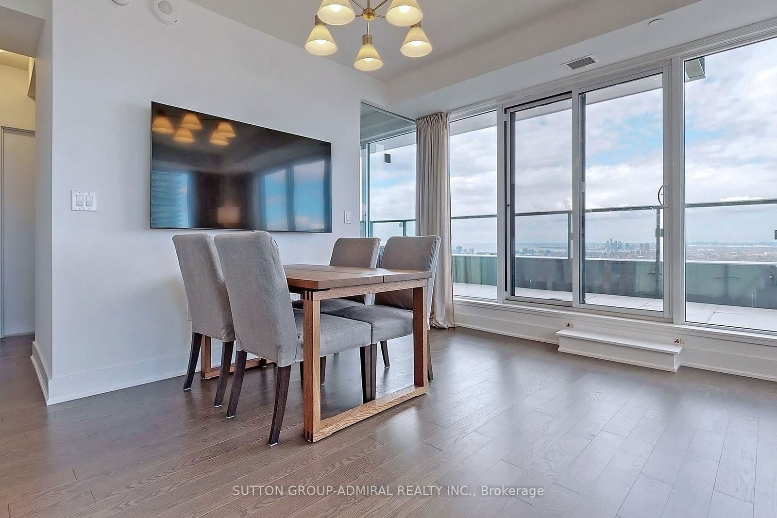 955 Bay St, unit 3906 for rent