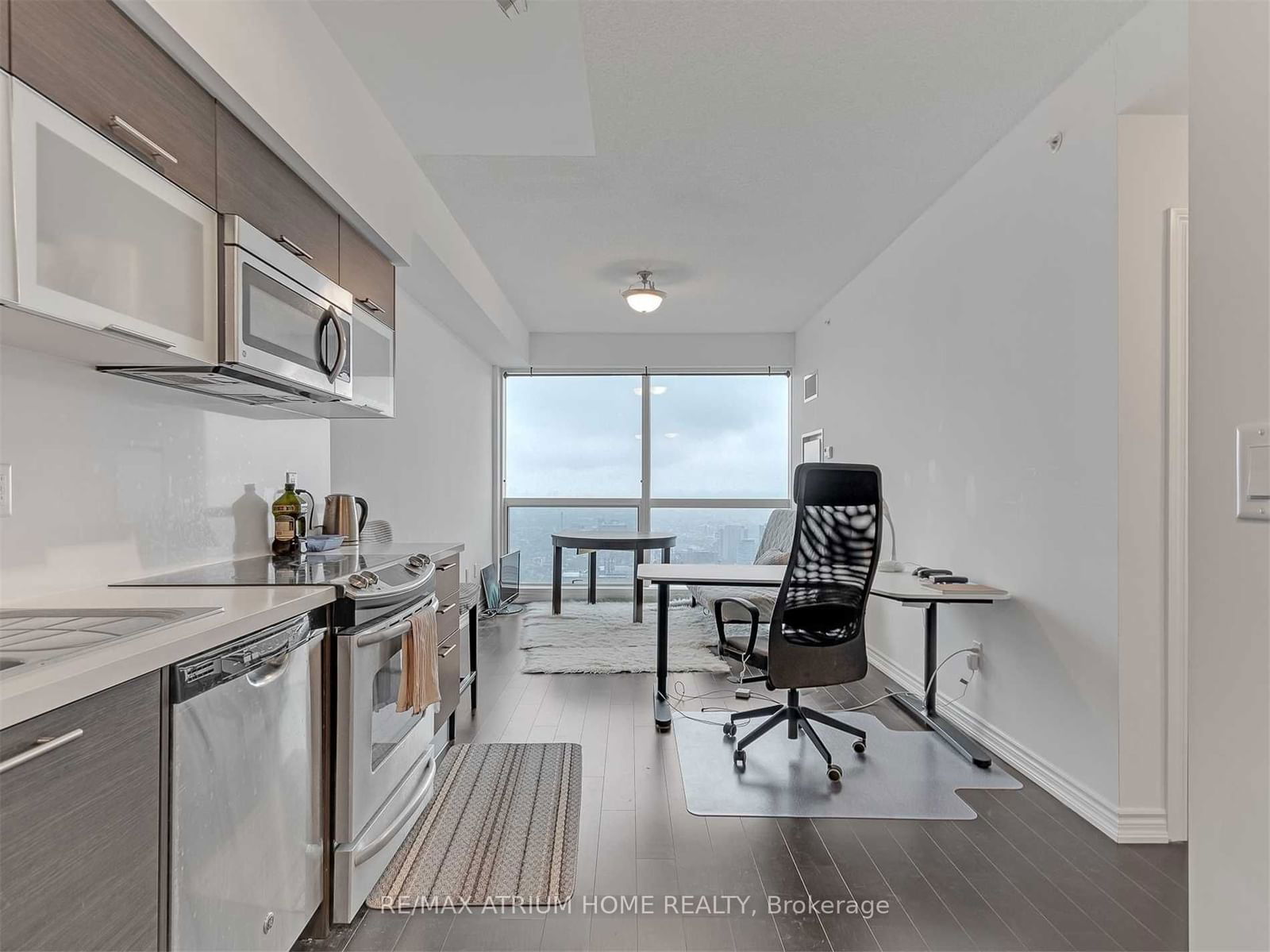 386 Yonge St, unit 5112 for rent - image #3