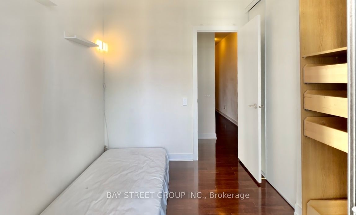 33 Charles St E, unit 1811 for rent - image #15