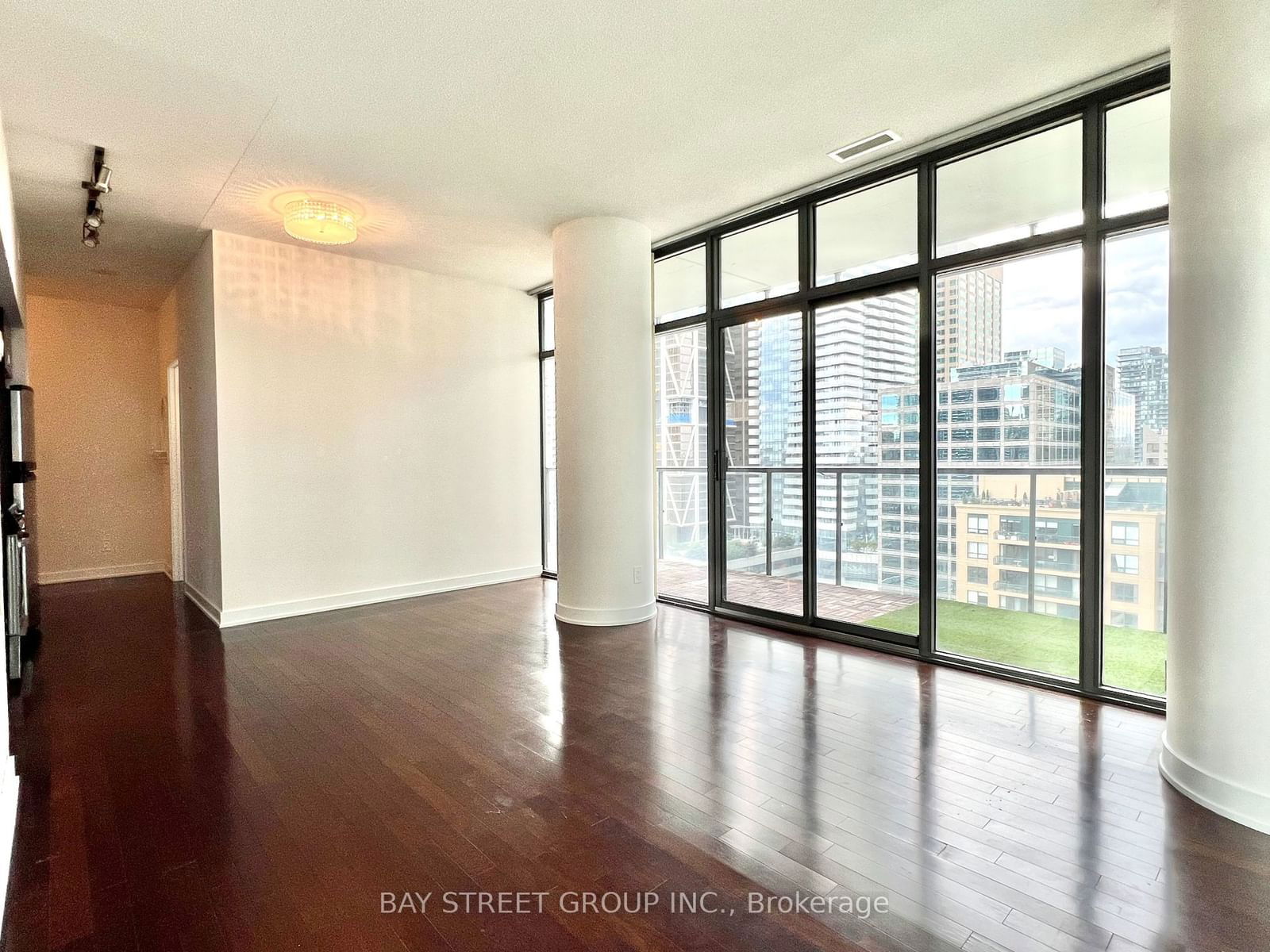 33 Charles St E, unit 1811 for rent - image #16