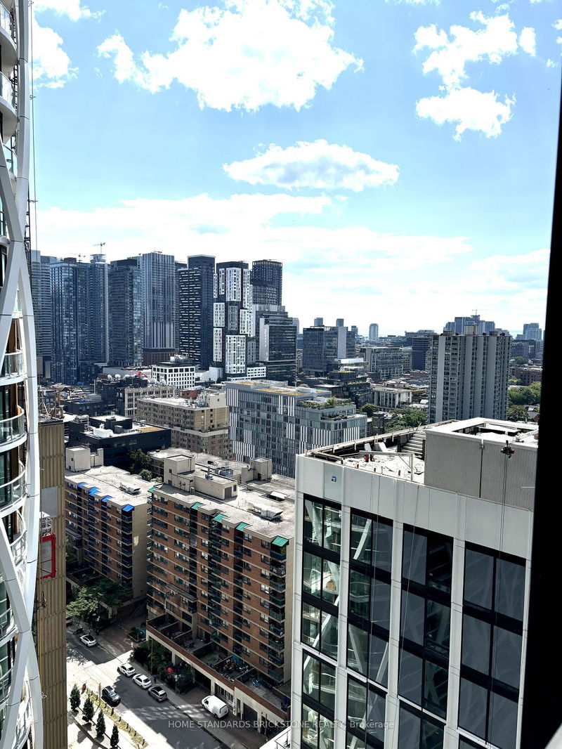 238 Simcoe St, unit 2107 for rent