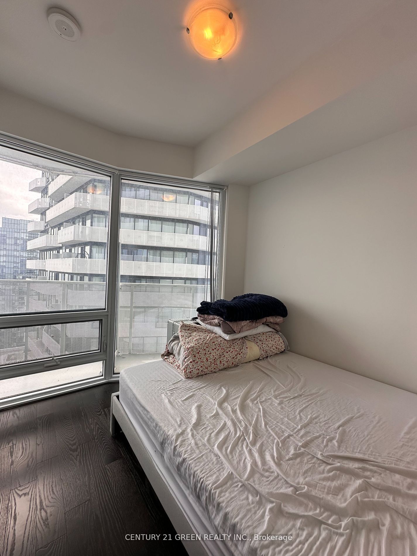 88 Harbour St, unit 6501 for rent