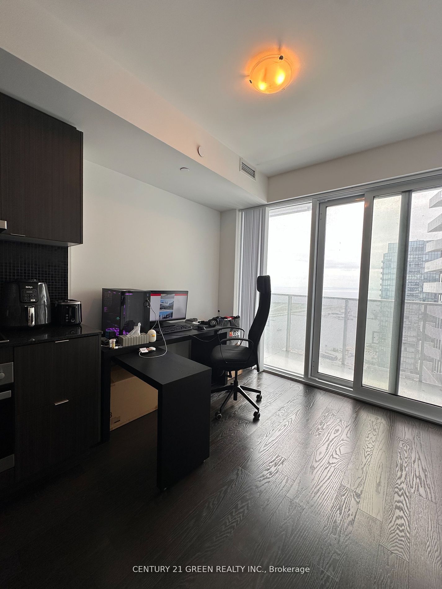 88 Harbour St, unit 6501 for rent