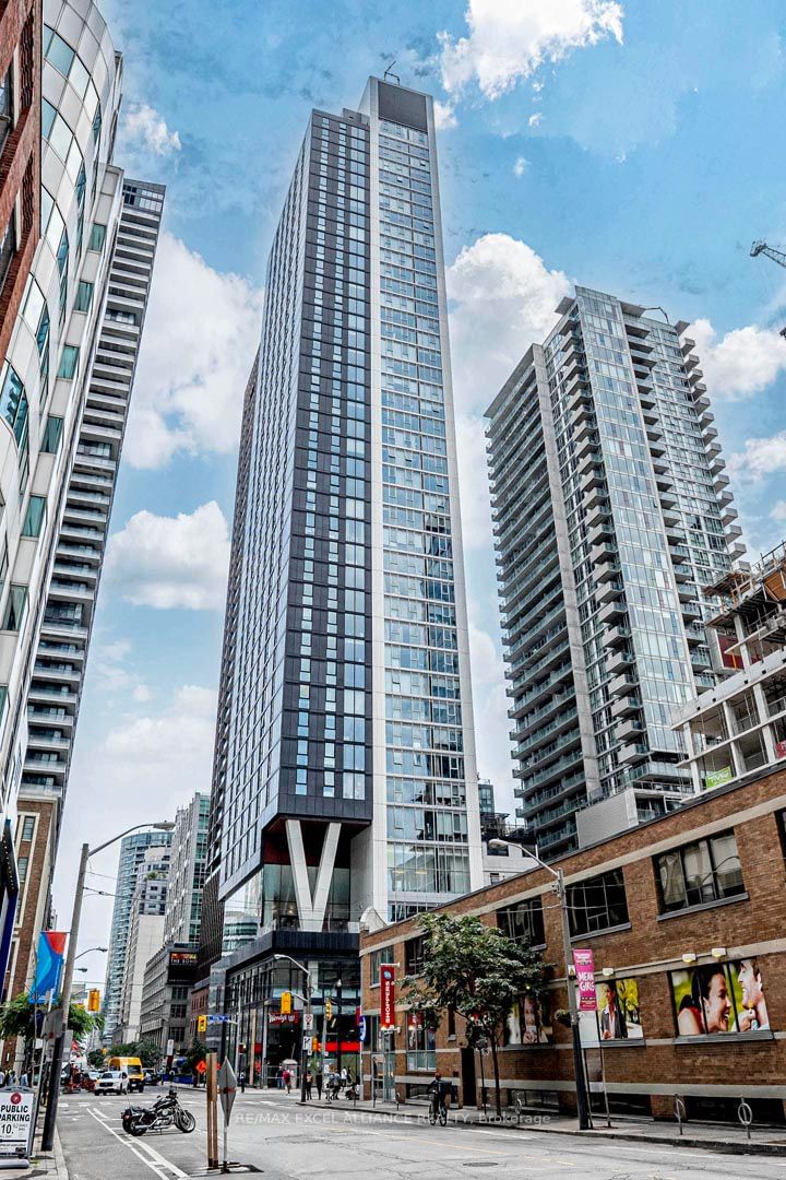 357 King St W, unit 809 for sale