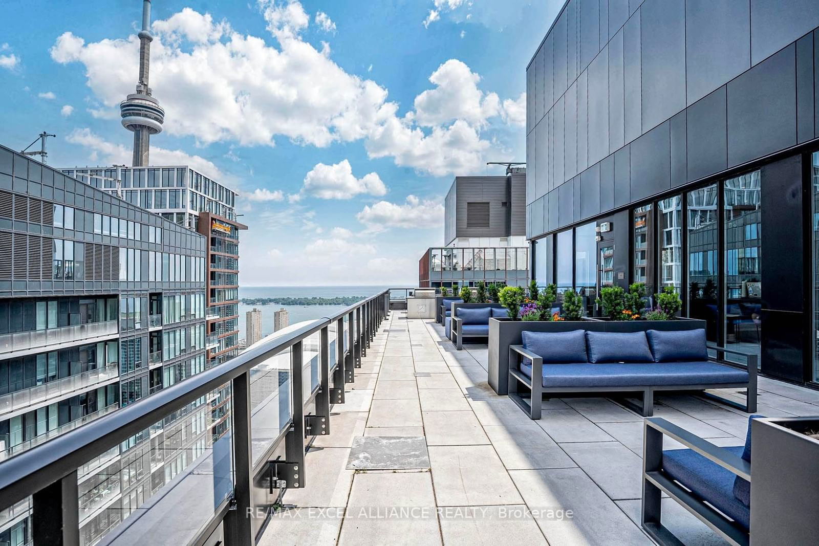 357 King St W, unit 809 for sale