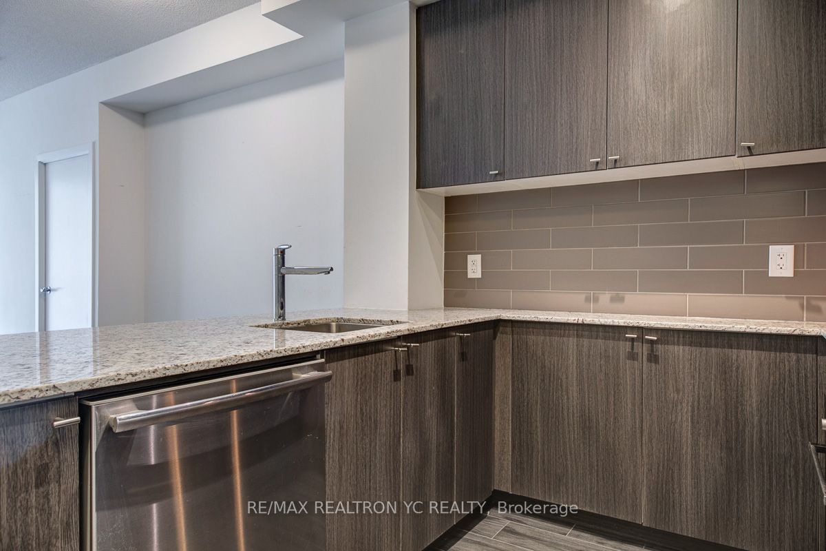 18 Rean Dr, unit 405 for rent - image #4