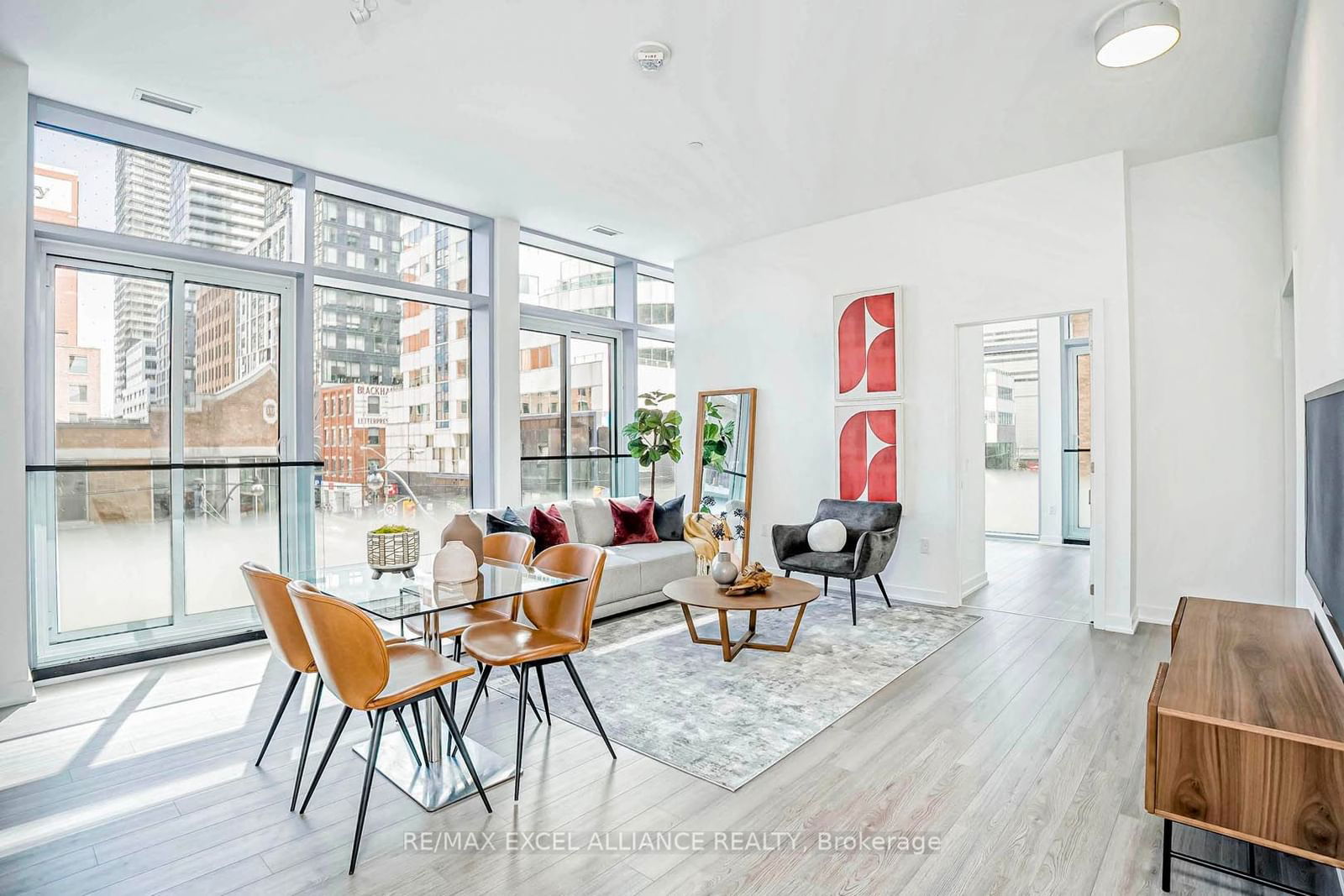 357 King St W, unit 202 for sale