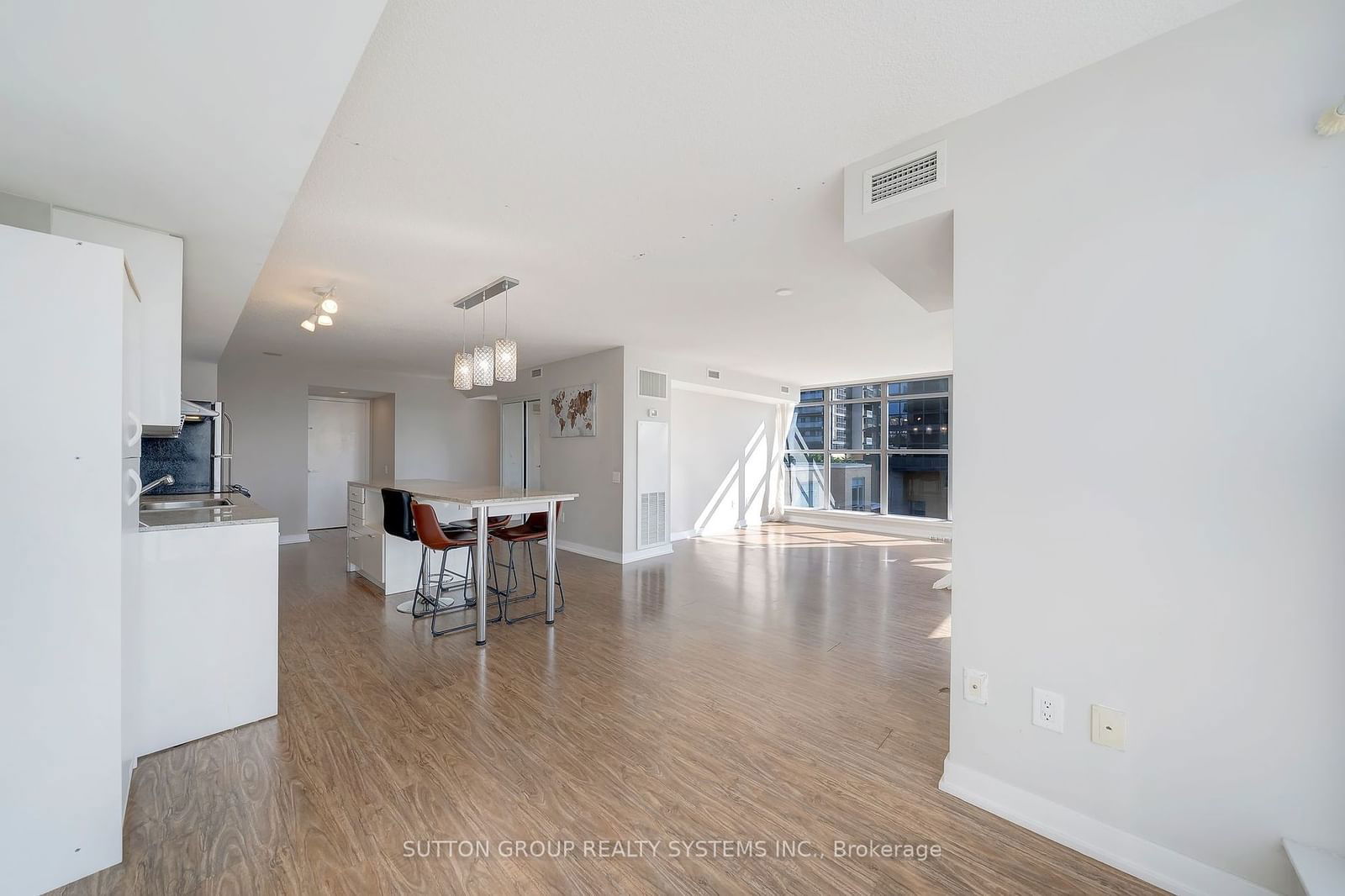 19 Singer Crt, unit 222 for rent - image #7