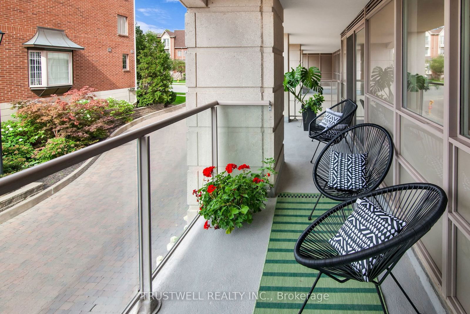 2 Clairtrell Rd, unit 201 for sale - image #28