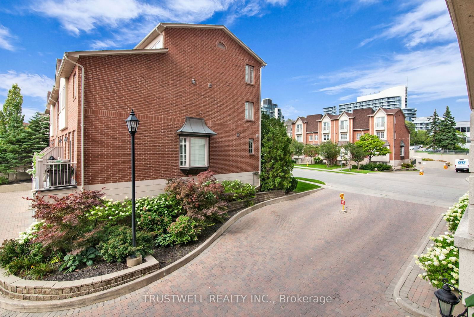 2 Clairtrell Rd, unit 201 for sale - image #31