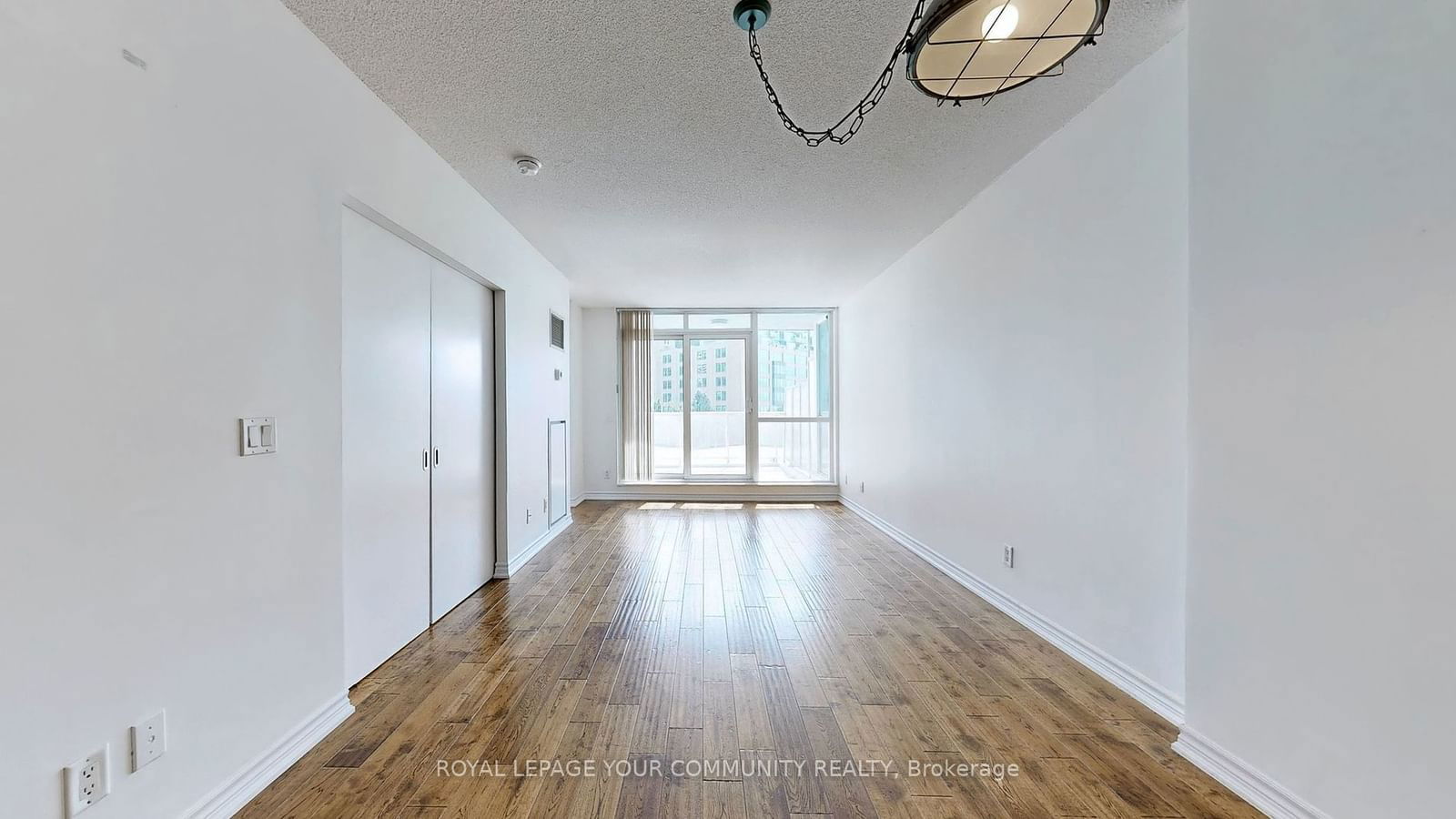 218 Queens Quay W, unit 403 for rent - image #8