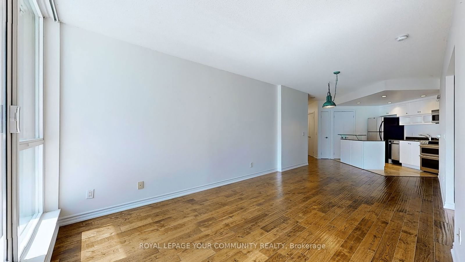 218 Queens Quay W, unit 403 for rent - image #9