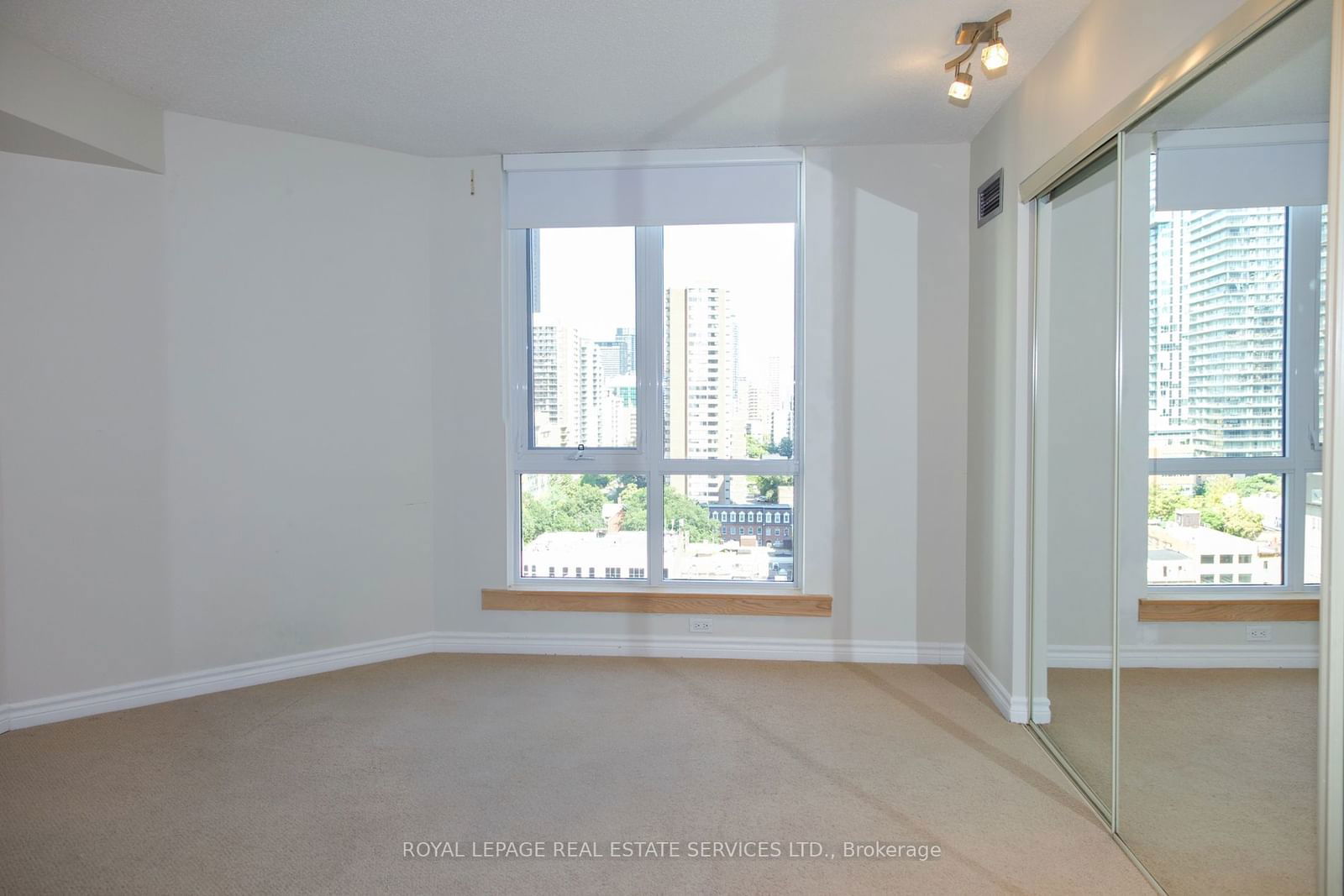 1055 Bay St, unit 1605 for rent