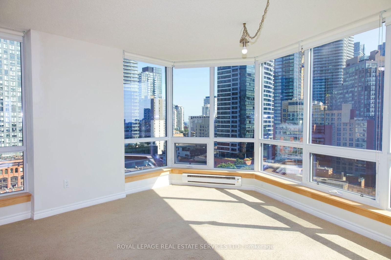 1055 Bay St, unit 1605 for rent