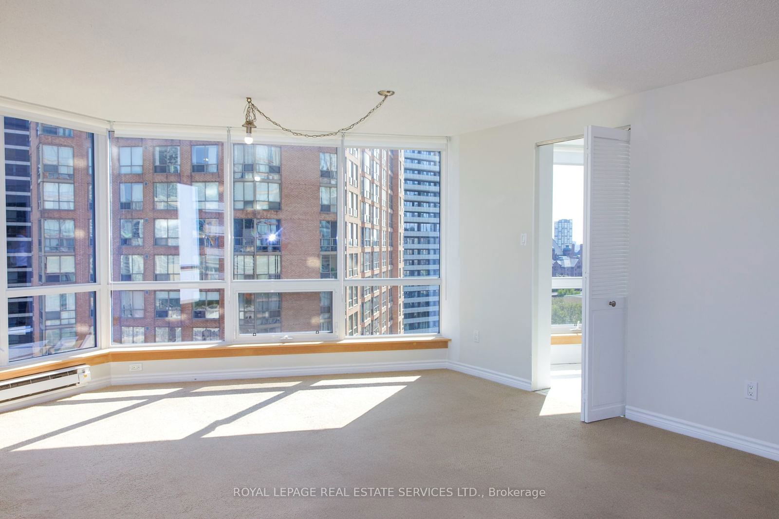 1055 Bay St, unit 1605 for rent