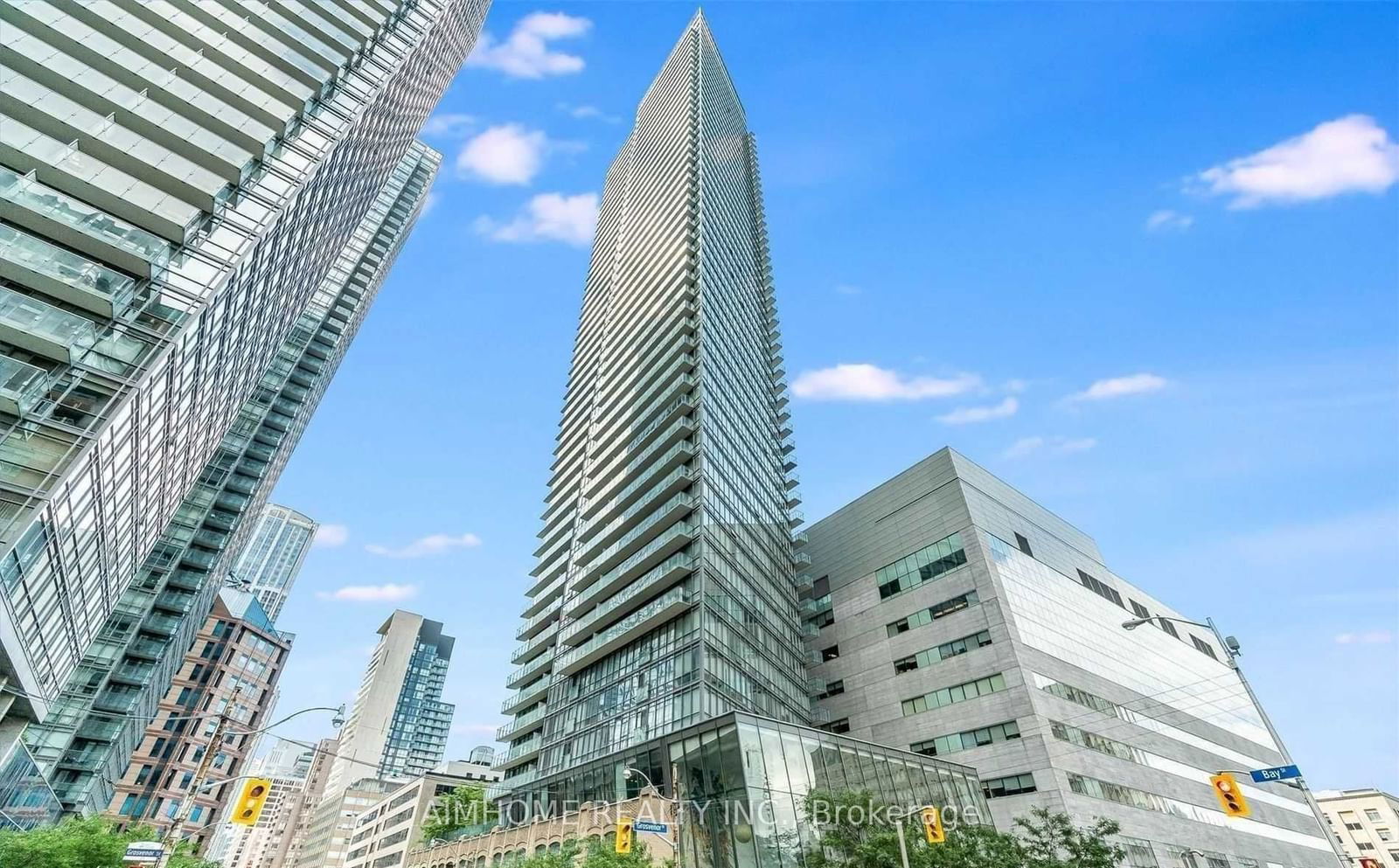 832 Bay St, unit 2405 for rent - image #2