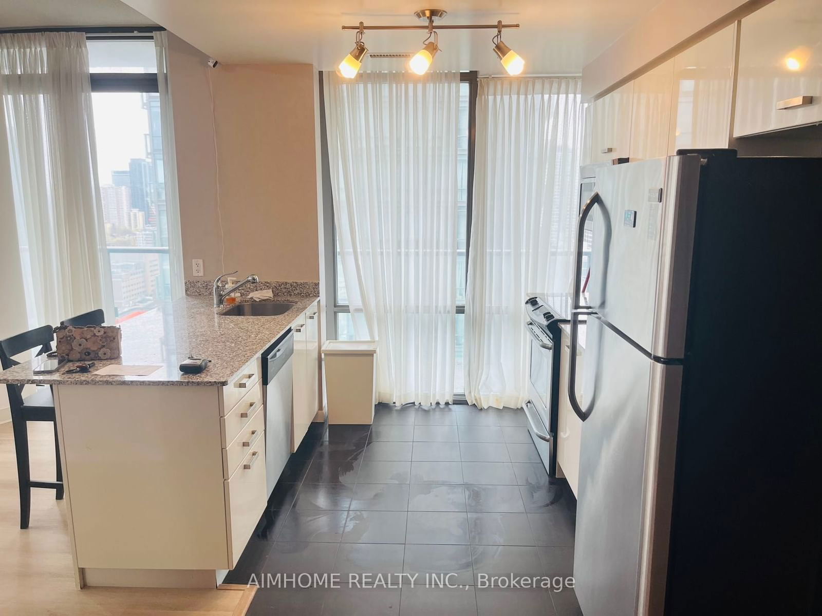 832 Bay St, unit 2405 for rent - image #7