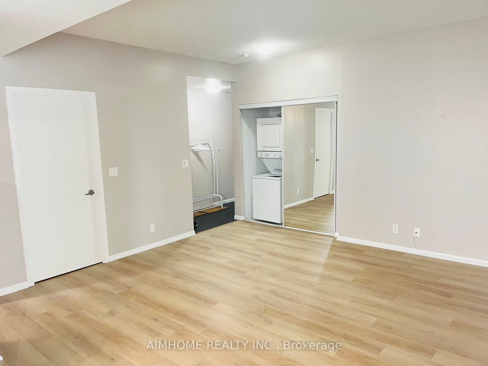 832 Bay St, unit 2405 for rent - image #8