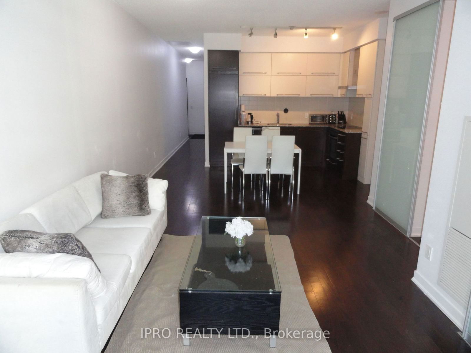 770 Bay St, unit 303 for rent