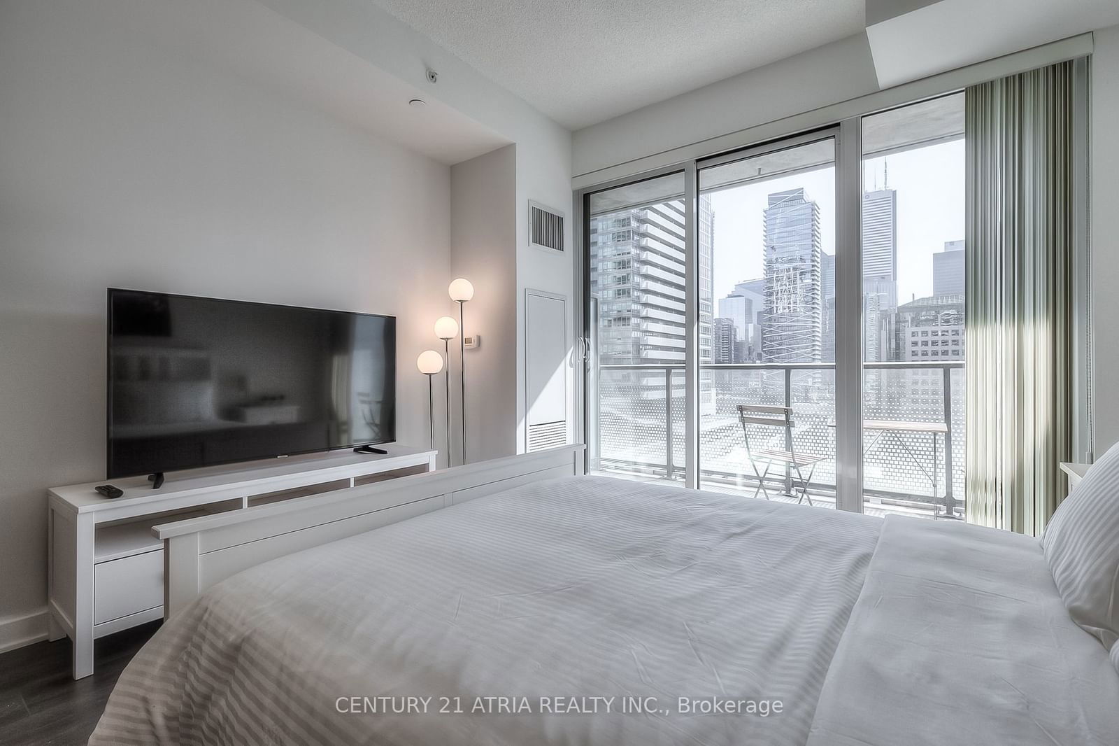 125 Blue Jays Way, unit 1510 for rent - image #4