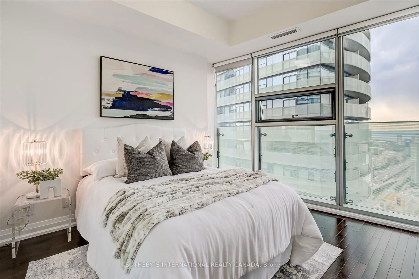 14 York St, unit 4706 for rent