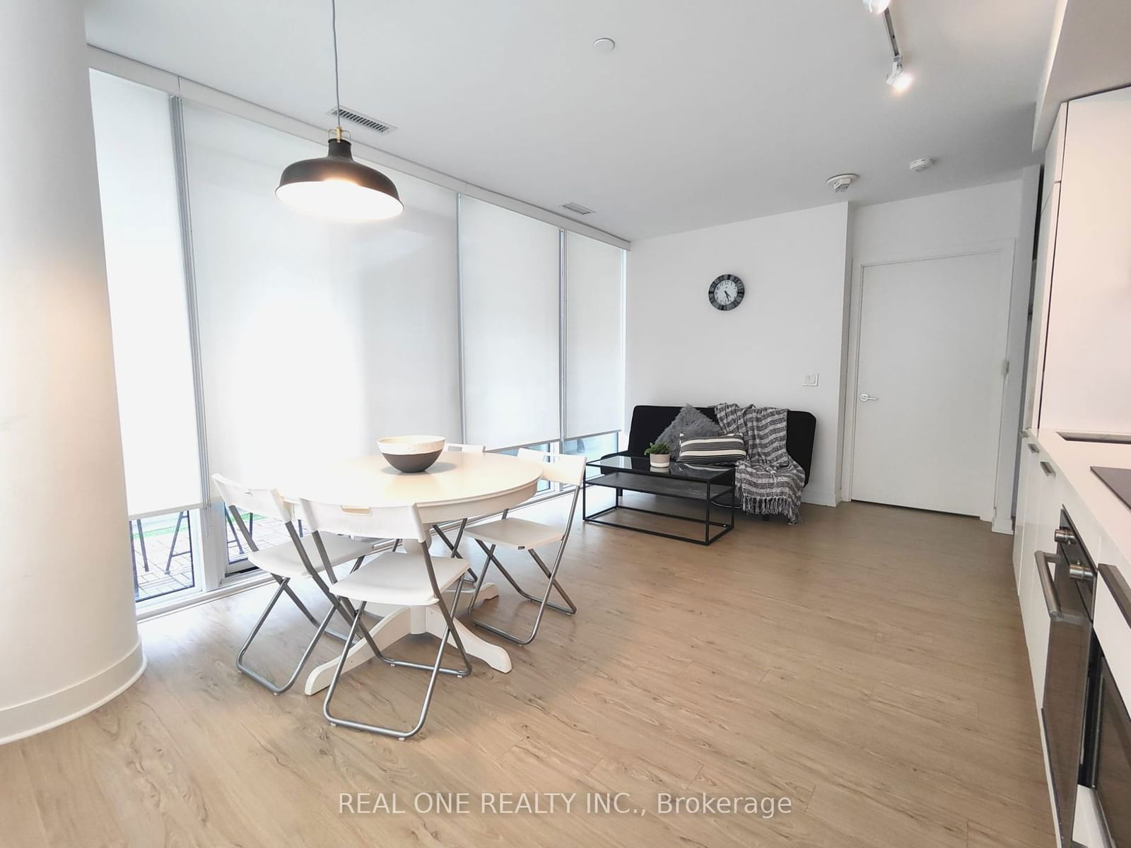 85 Wood St, unit 822 for rent - image #2