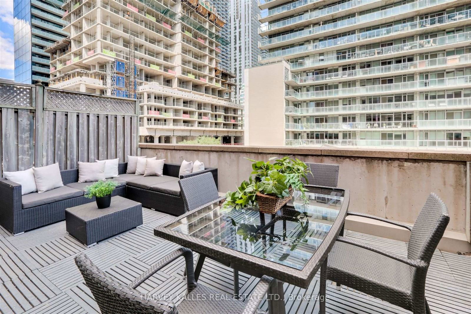 393 King St W, unit 404 for sale - image #21