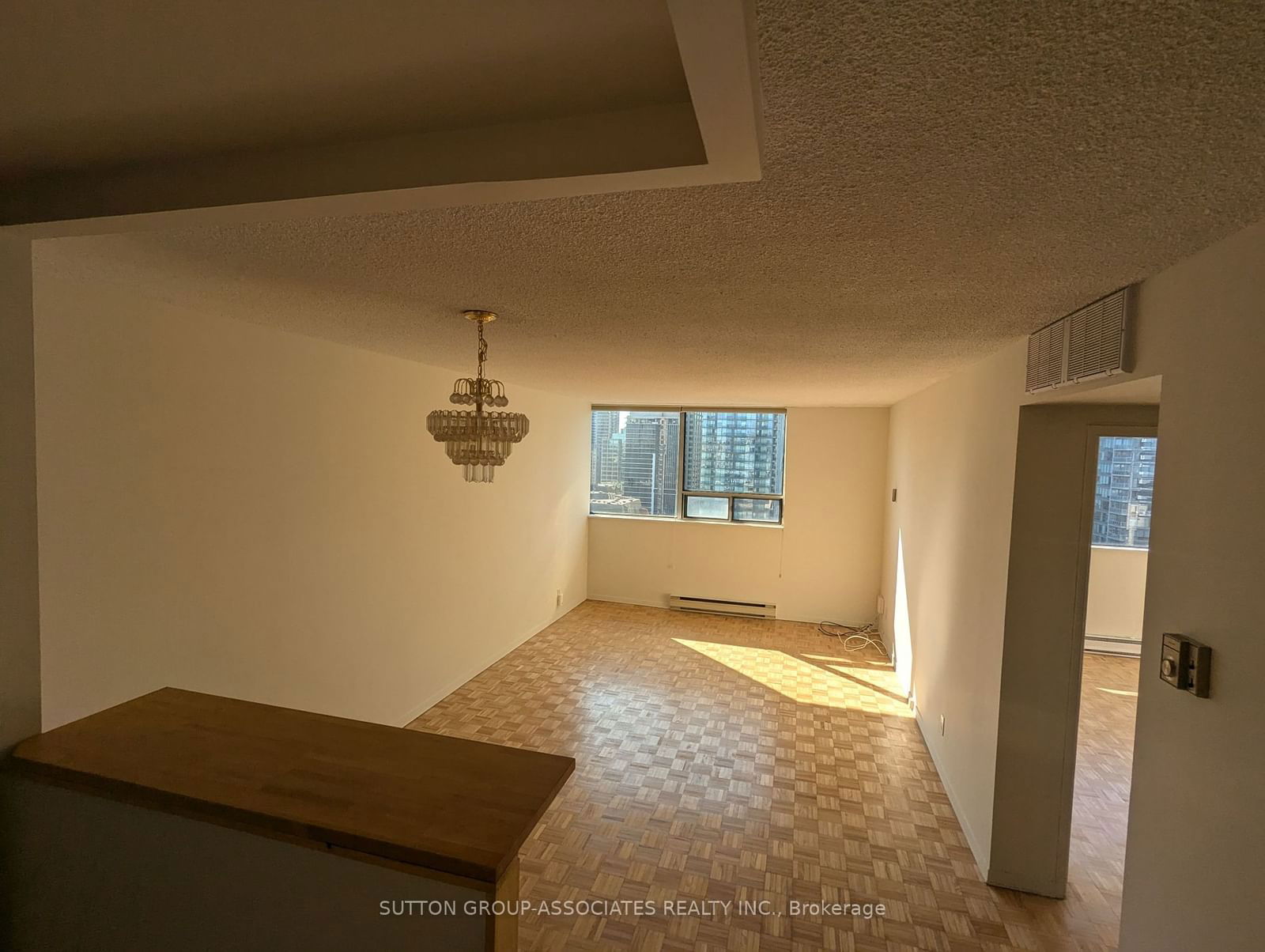 914 Yonge St, unit 2004 for rent