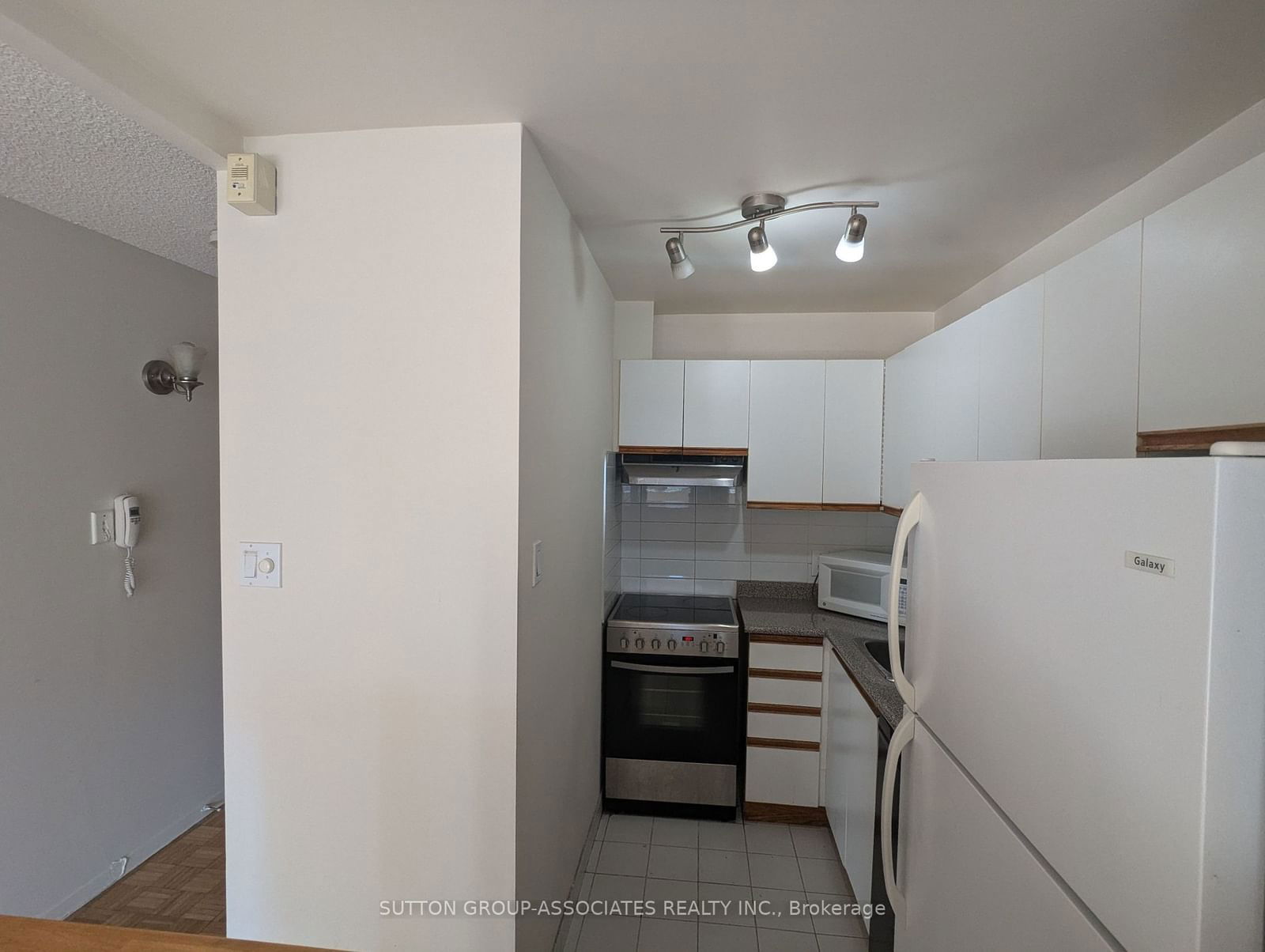 914 Yonge St, unit 2004 for rent - image #8