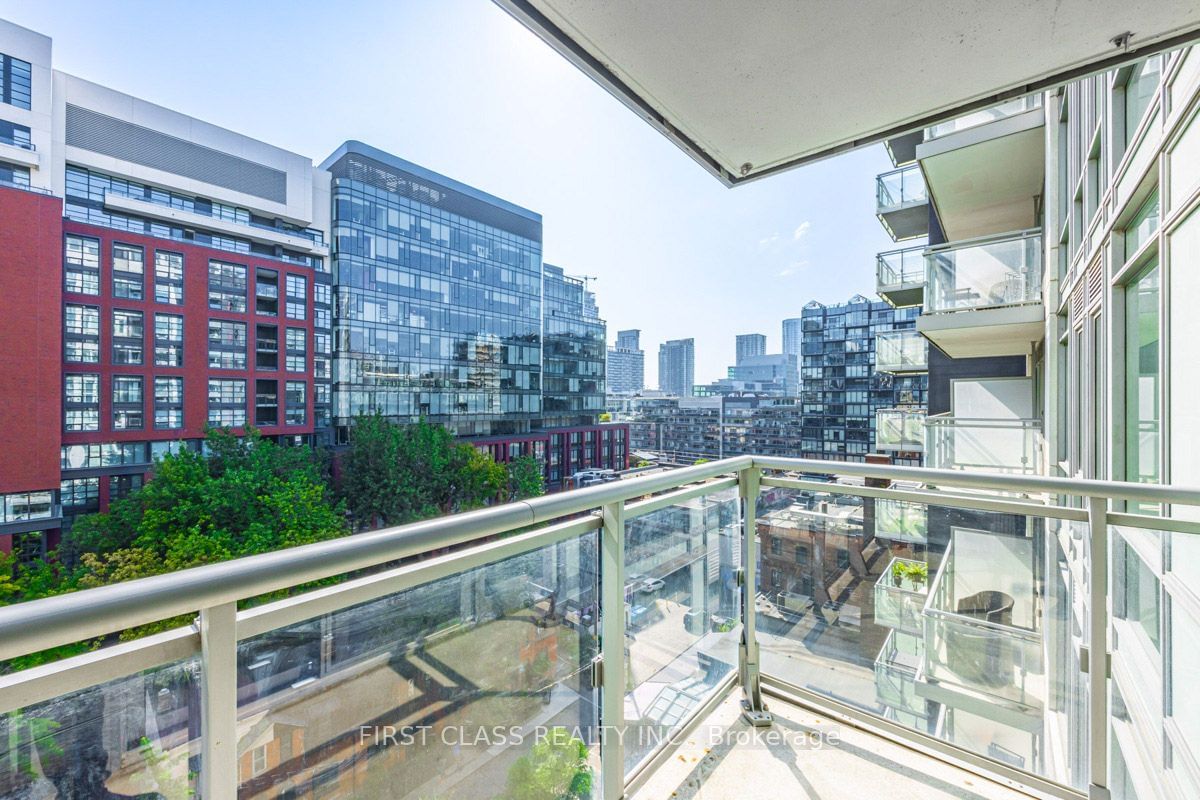 525 Adelaide St W, unit 1022 for sale - image #1