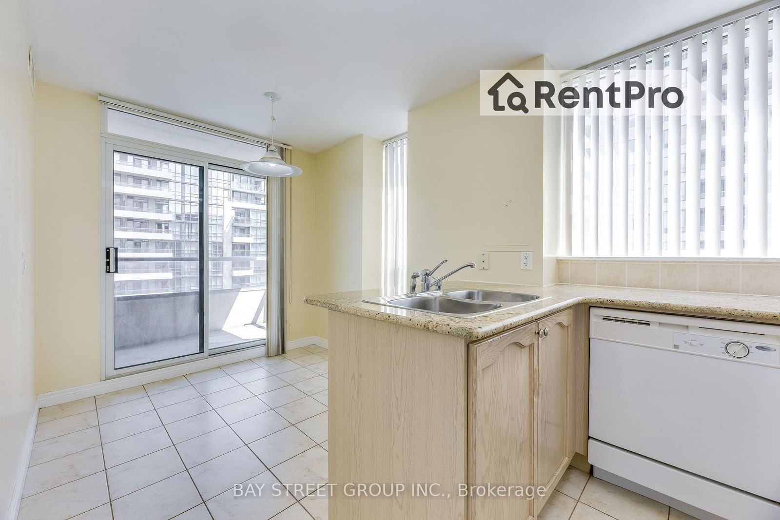 23 Hollywood Ave, unit 2008 for rent - image #12