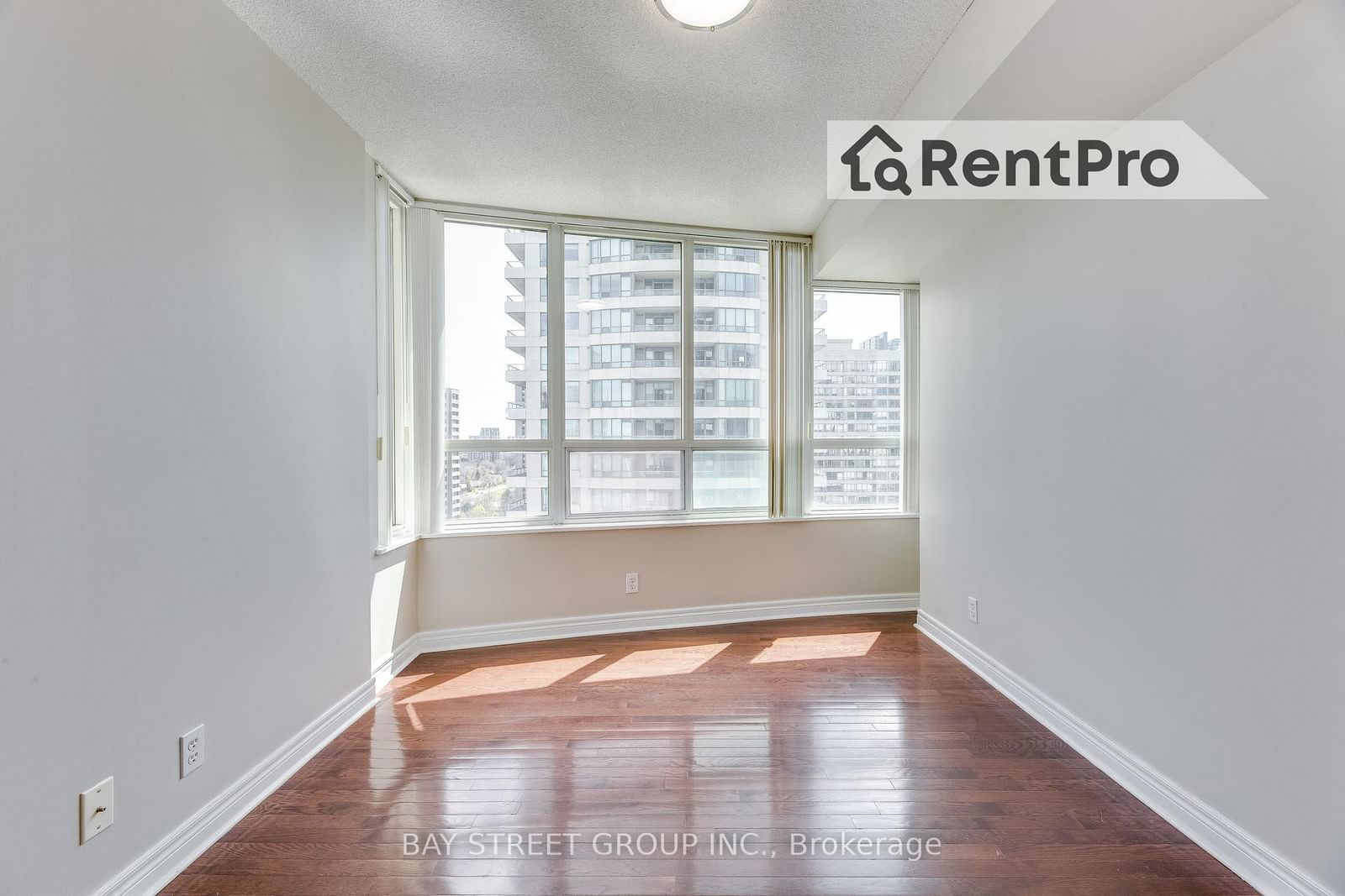 23 Hollywood Ave, unit 2008 for rent - image #17