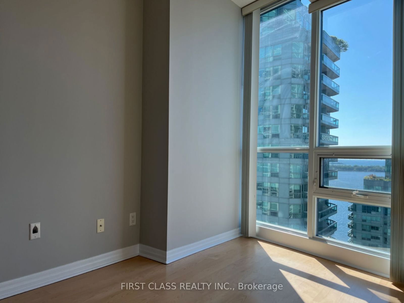 12 Yonge St, unit 2607 for rent