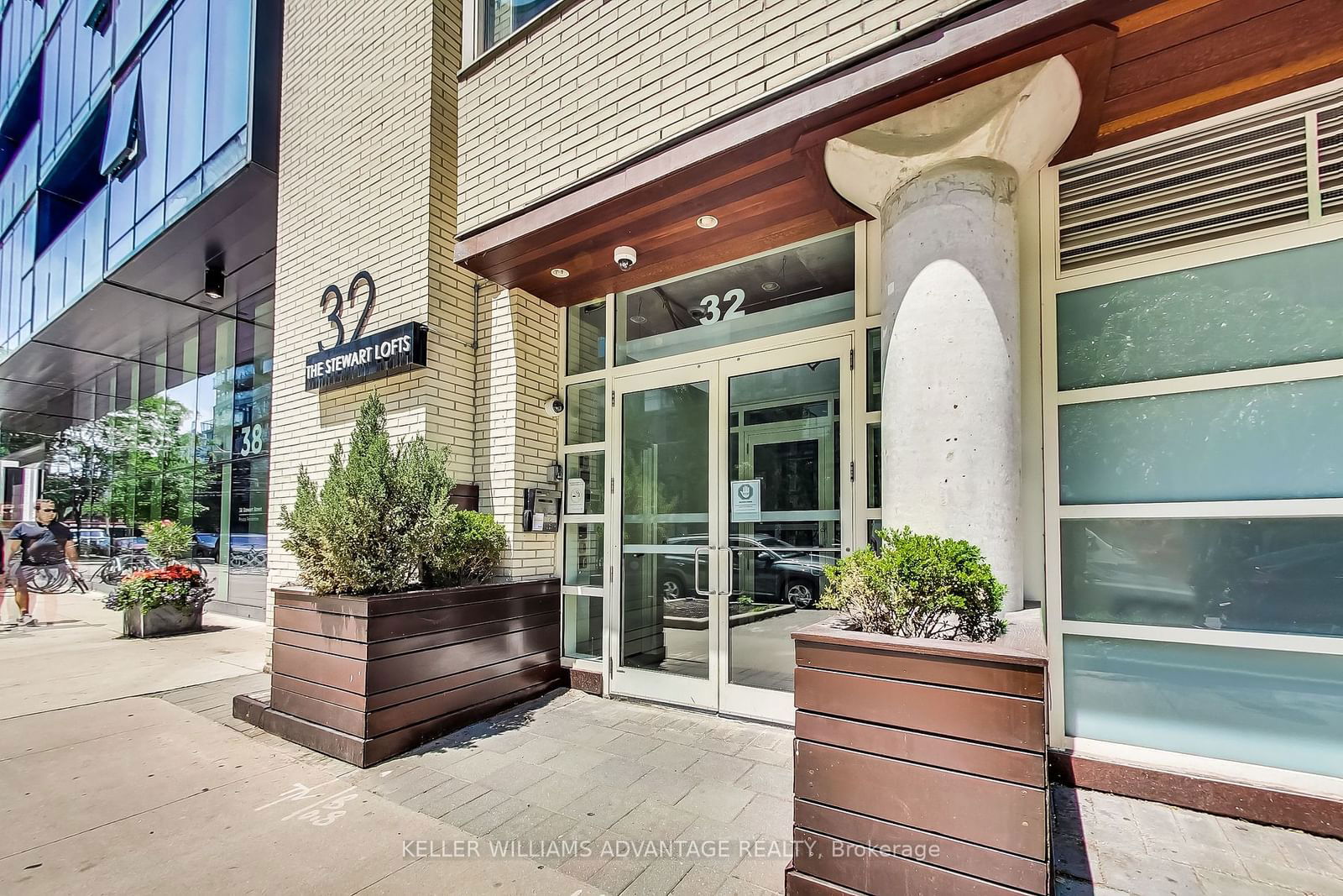 32 stewart St, unit 209 for rent - image #2