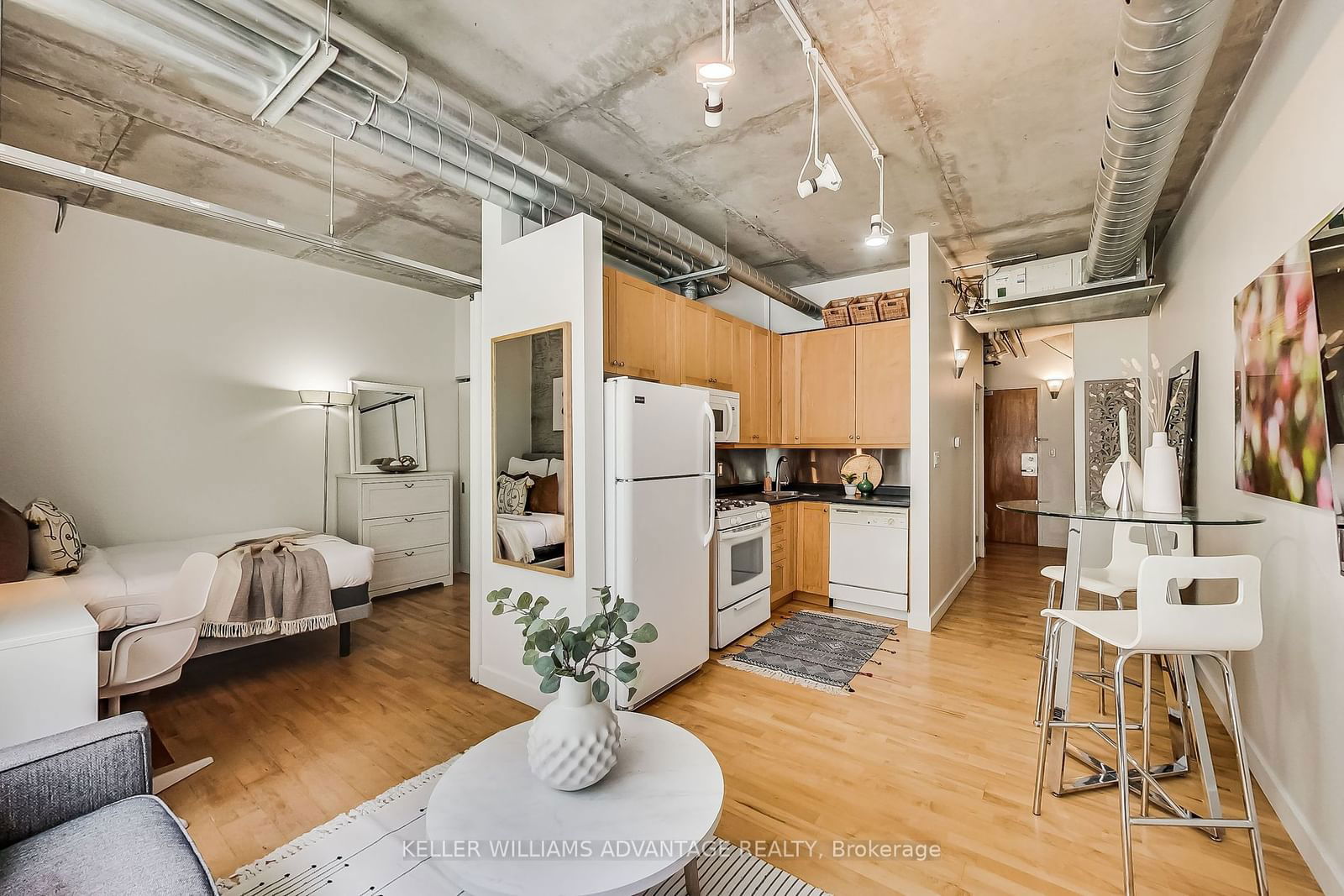 32 stewart St, unit 209 for rent - image #4