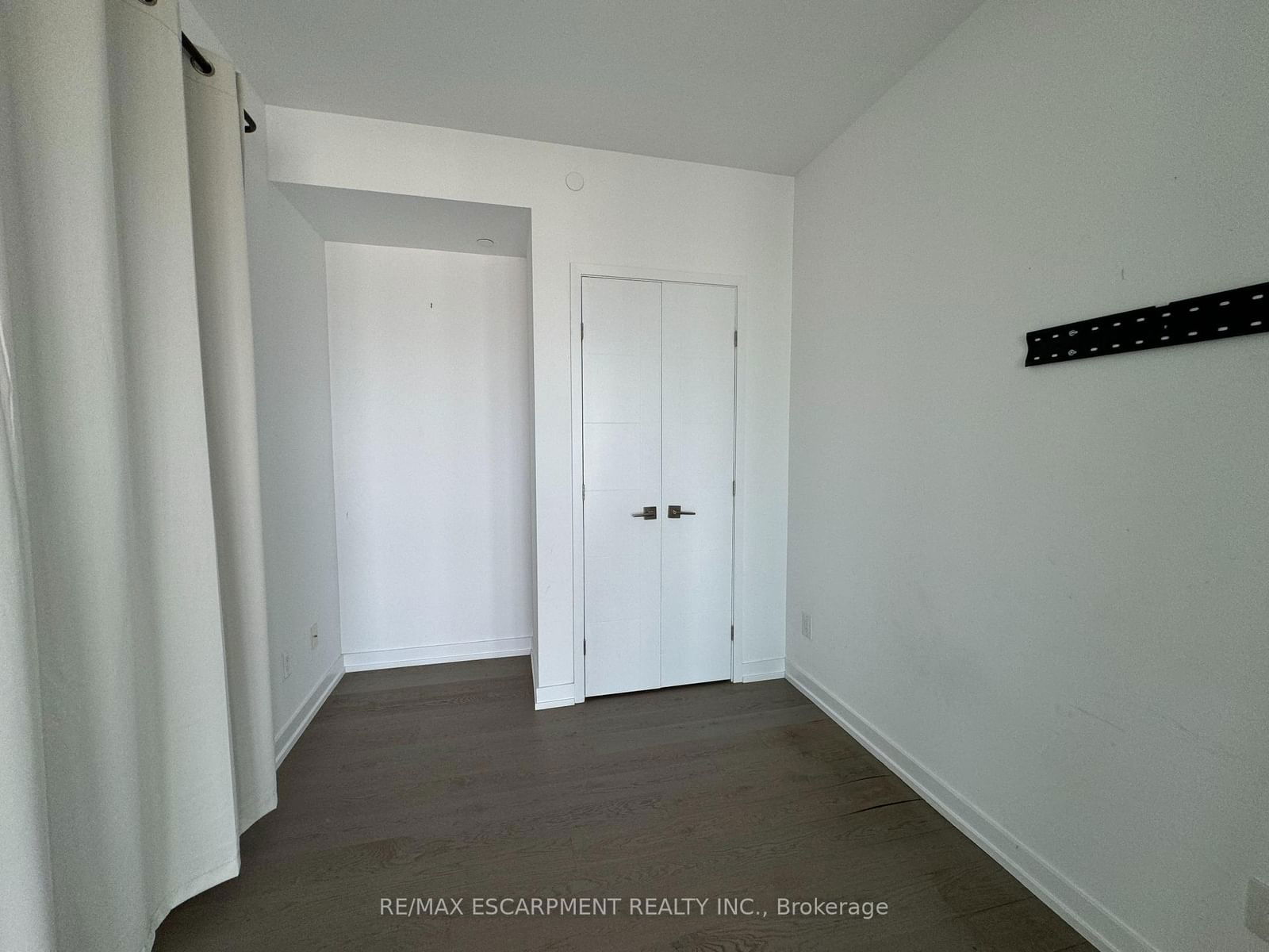 488 University Ave, unit 2816 for rent