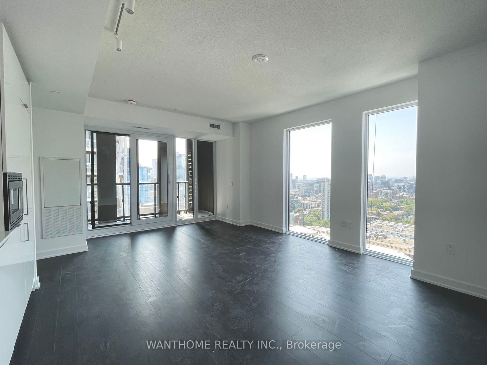 238 Simcoe St, unit 2208 for rent