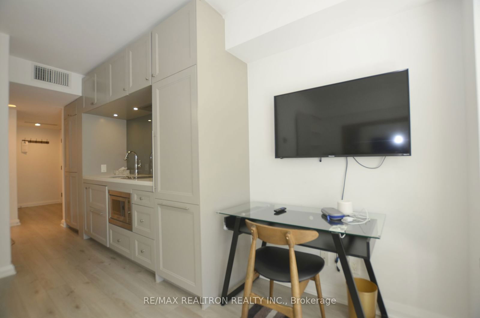 155 Yorkville Ave, unit 713 for sale - image #10