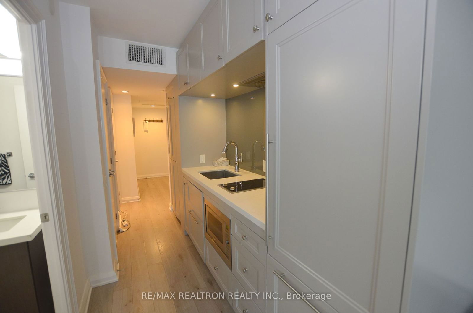 155 Yorkville Ave, unit 713 for sale - image #8