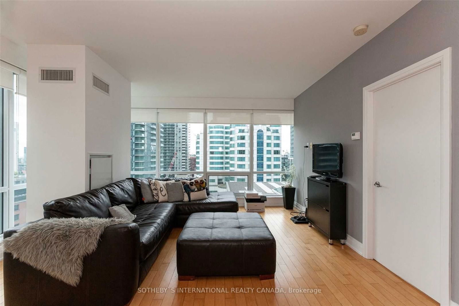 80 John St, unit 1603 for sale - image #10