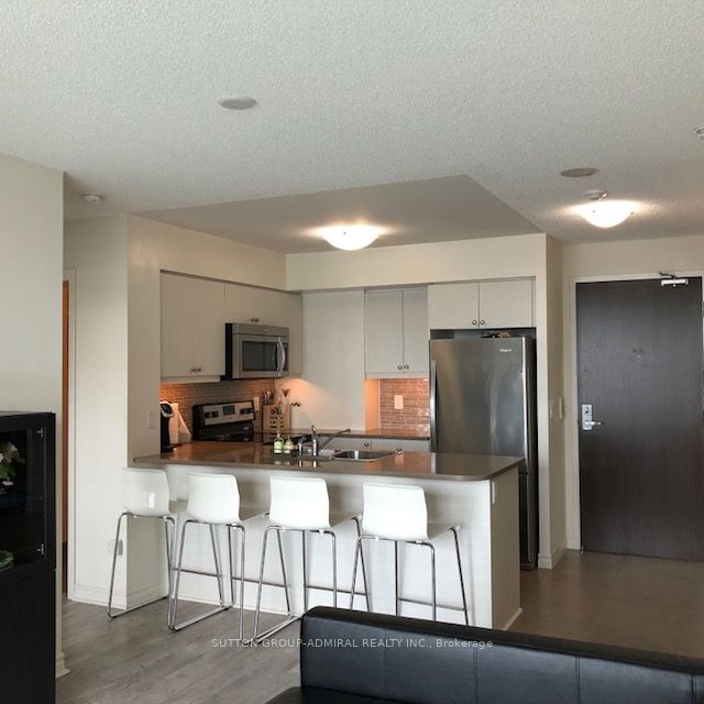 25 Lower Simcoe St, unit 1815 for rent - image #2