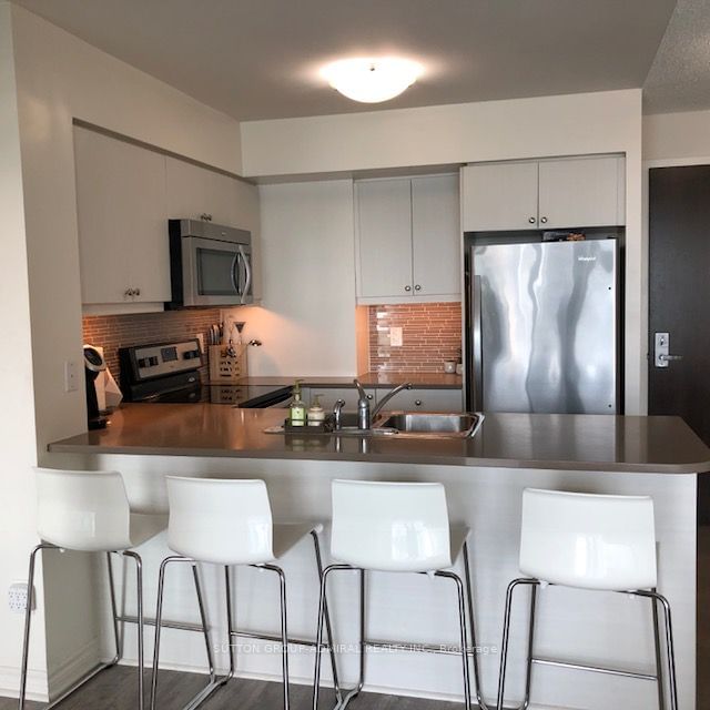 25 Lower Simcoe St, unit 1815 for rent