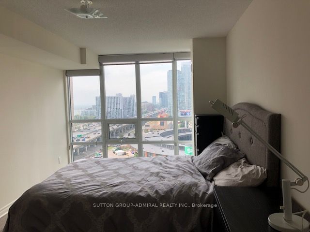 25 Lower Simcoe St, unit 1815 for rent