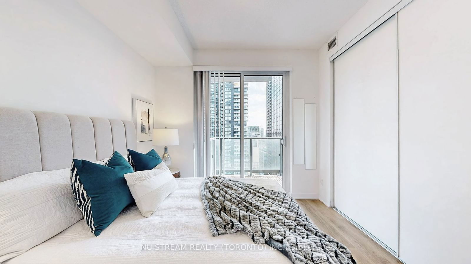 87 Peter St, unit 2402 for sale - image #20