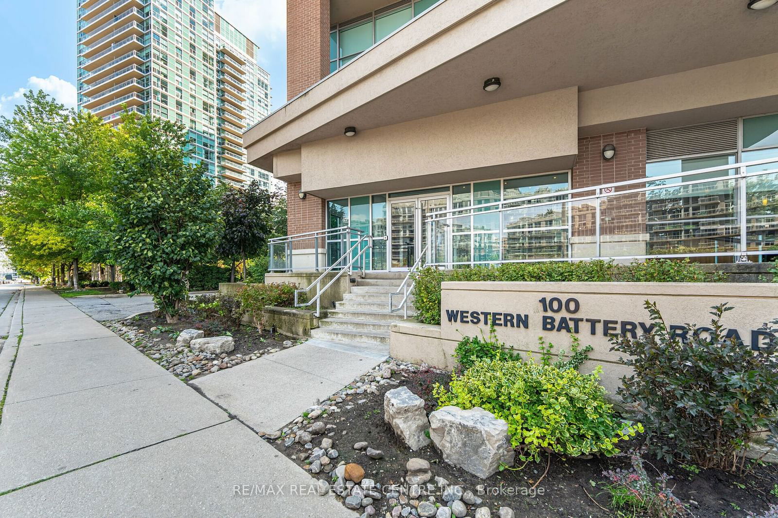 100 Western Battery Rd, unit 1702 for rent - image #2