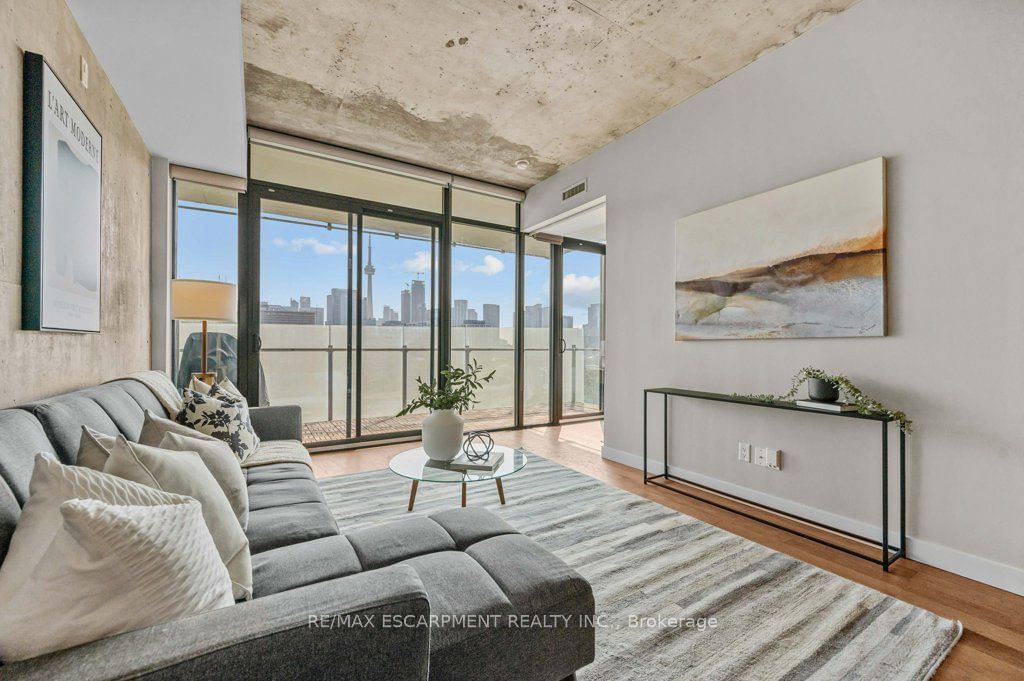 25 Stafford St, unit 703 for sale - image #2