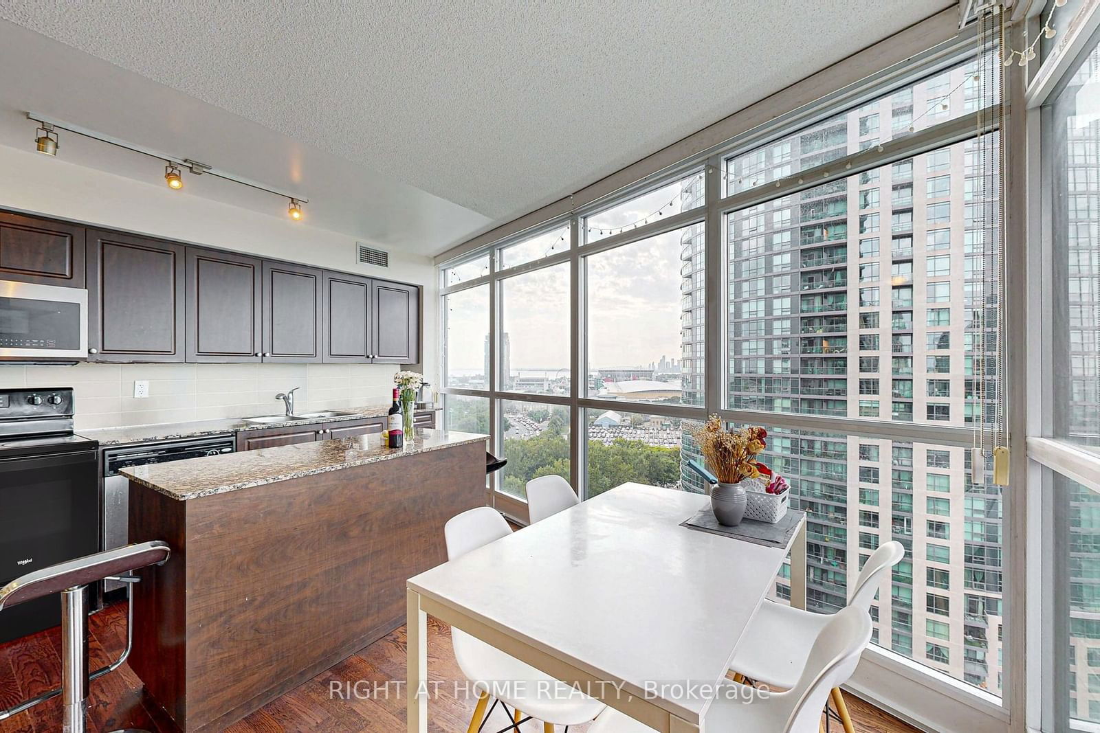 215 Fort York Blvd, unit 1710 for rent